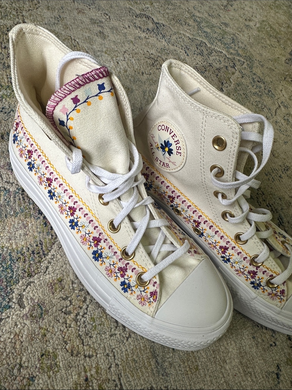 Converse Cream High-Top Sneakers Floral Embroidery